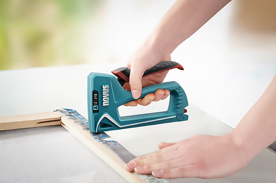 Novus Tapetniški spenjač J-13